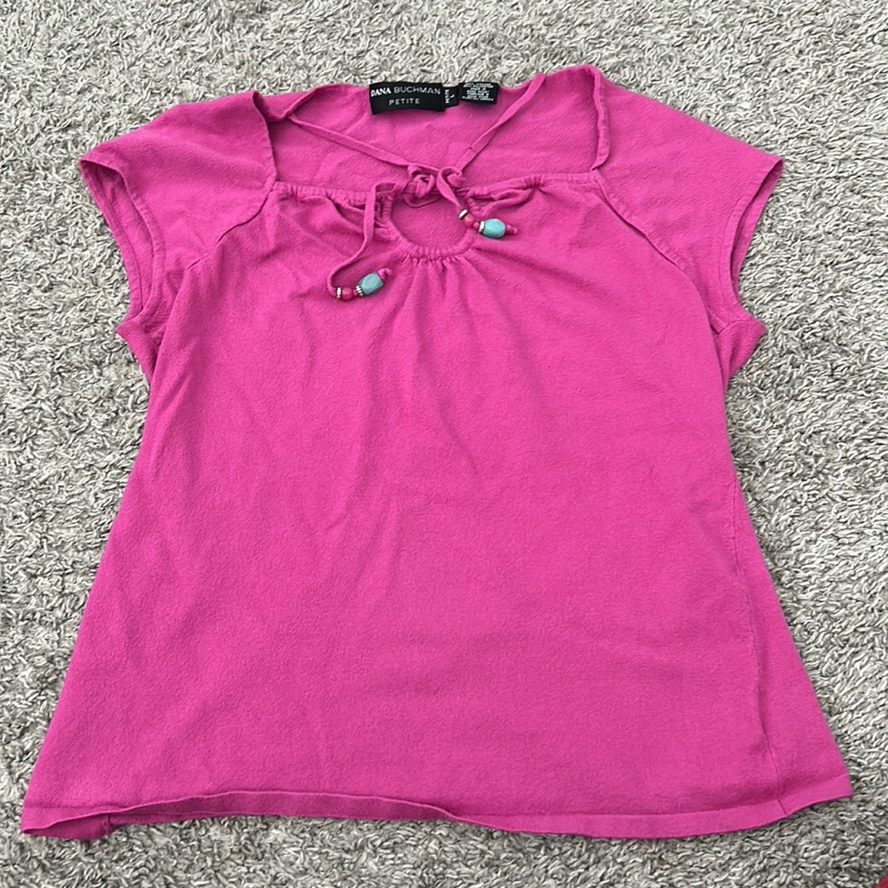 Magenta cap sleeve top twist tie
